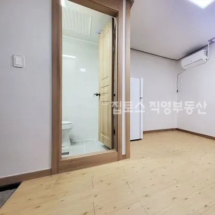 Rent this studio apartment on 서울특별시 관악구 신림동 412-438