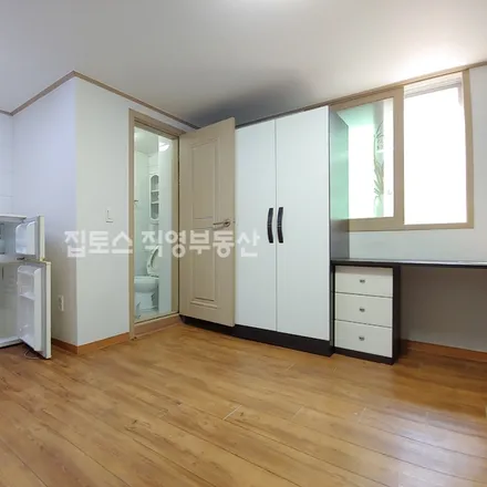 Rent this studio apartment on 서울특별시 관악구 봉천동 948-1