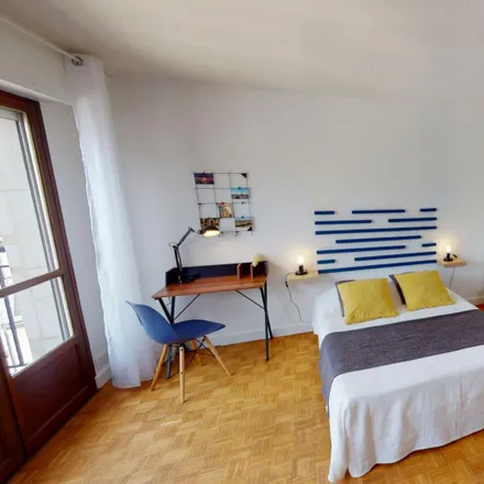 Rent this 4 bed room on 41 Rue du Rendez-Vous in 75012 Paris, France