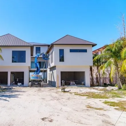 Buy this 5 bed house on 5871 Gulf of Mexico Drive in Longboat Key, Manatee County