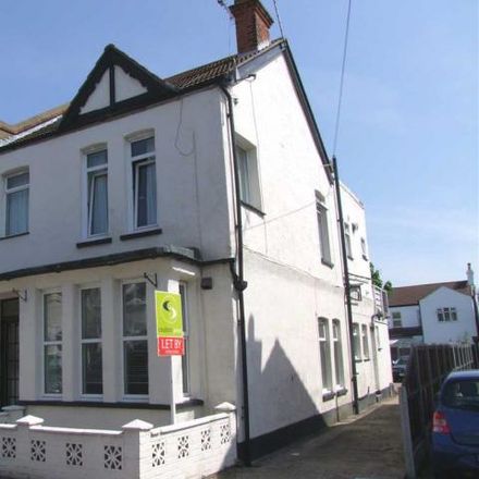 Rent this 2 bed apartment on Beach Avenue in Leigh on Sea, SS9 1HB
