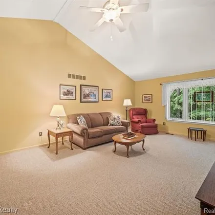 Image 2 - 13880 Elmbrook Drive, Shelby Charter Township, MI 48315, USA - Condo for sale