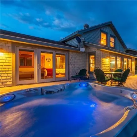 Buy this 2 bed house on 322 Upper Point Drive in Chelan County, WA 98831