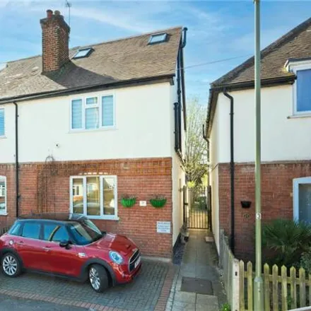 Buy this 3 bed house on Douglas Road in Esher, KT10 8BB