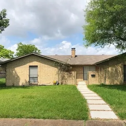 Rent this 3 bed house on 1421 Mount Vernon Drive in Mesquite, TX 75149