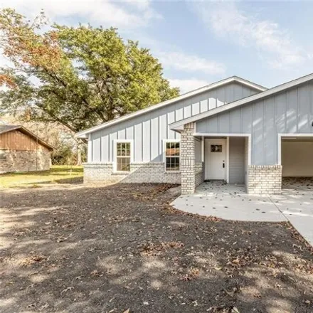 Buy this 4 bed house on 1746 Parkdale Drive in Marlin, TX 76661