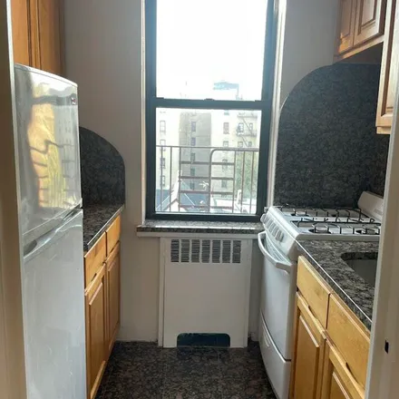 Rent this 1 bed apartment on 2980 Briggs Avenue in New York, NY 10458