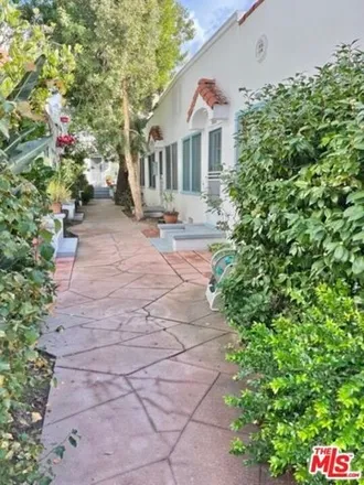 Rent this 2 bed house on Coffee Juice Smoothie Bar in Vaseline alley, West Hollywood