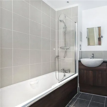 Image 5 - Wallis House, 1100 Great West Road, London, TW8 0HE, United Kingdom - Apartment for rent