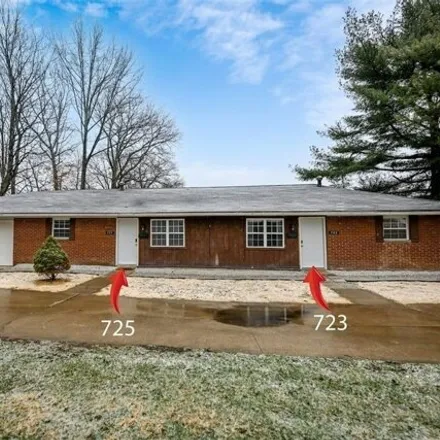 Buy this 4 bed house on 767 Hollywood Avenue in Cuyahoga Falls, OH 44221
