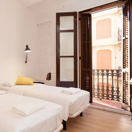 Rent this 3 bed apartment on Ultramarins Salatiel in Carrer de Pizarro, 11