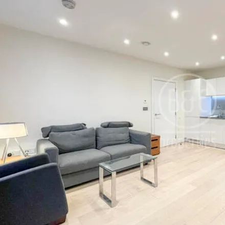 Rent this 2 bed room on Ravilious House in Vencourt Place, London