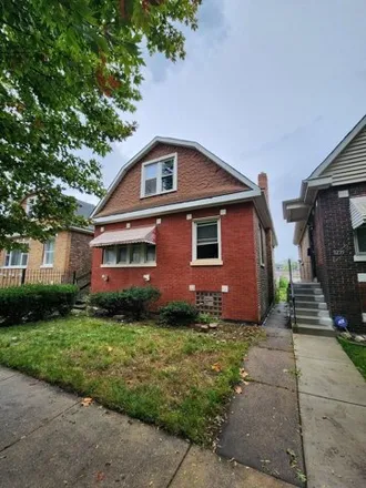 Buy this 3 bed house on 9233 South Manistee Avenue in Chicago, IL 60617