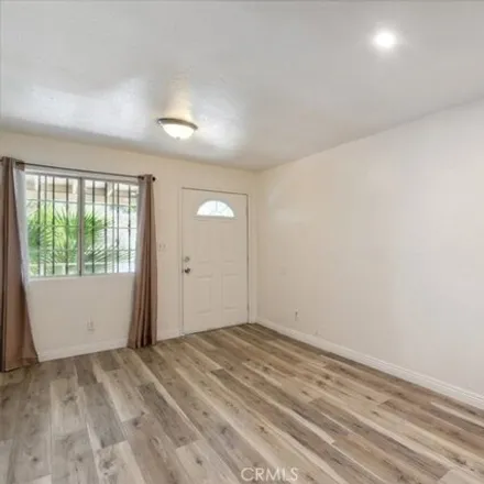 Image 4 - 884 North Record Avenue, East Los Angeles, CA 90063, USA - House for sale