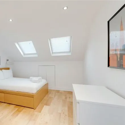 Image 3 - Franklyn Road, Dudden Hill, London, NW10 9TE, United Kingdom - Townhouse for sale