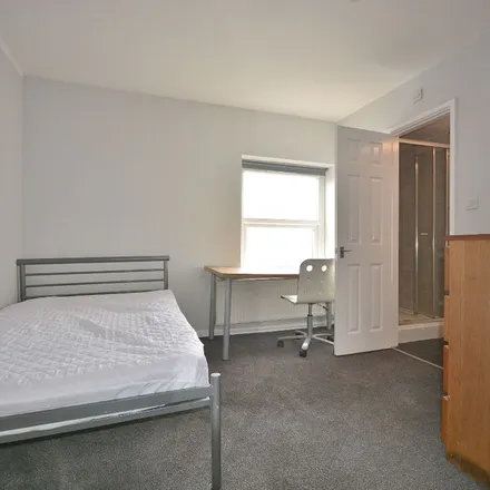 Rent this 4 bed apartment on 40 Manston Mews in Nottingham, NG7 3QY