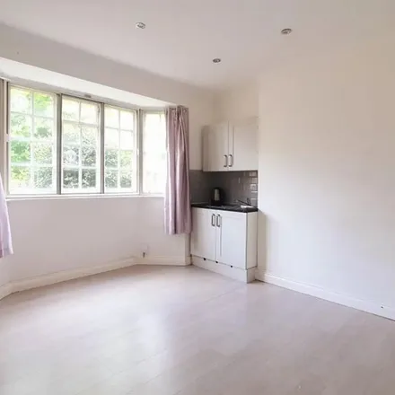 Image 6 - Green Road, London, N14 4AR, United Kingdom - Apartment for rent