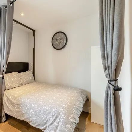 Rent this 1 bed duplex on Chardstock in EX13 7BQ, United Kingdom