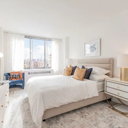 Rent this 1 bed apartment on 435 East 90th Street in New York, NY 10128