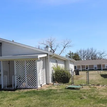 Image 3 - 728 Faith Drive, Salina, KS 67401, USA - House for sale