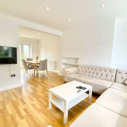 Rent this 3 bed duplex on Wilton Road in London, EN4 9DX