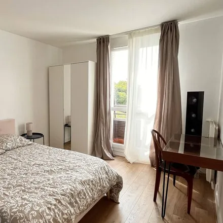 Rent this 2 bed apartment on 91150 Étampes