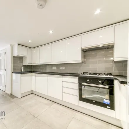 Image 2 - 125 Clapham Manor Street, London, SW4 6DR, United Kingdom - Townhouse for rent