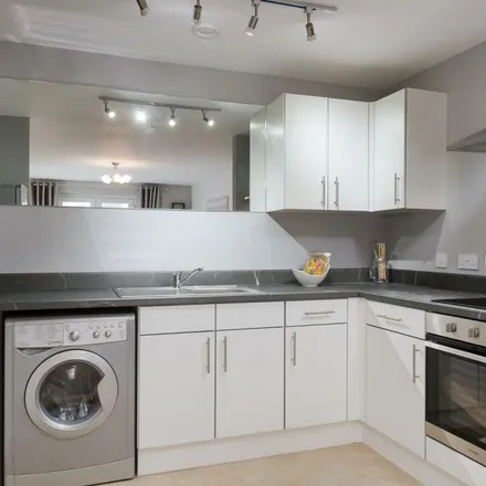 Rent this 2 bed apartment on Kenyon Lane in Manchester, M40 5HR