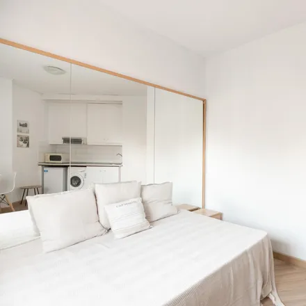 Image 3 - Carrer de Berlín, 51, 53, 08001 Barcelona, Spain - Apartment for rent