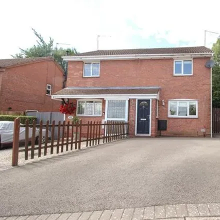 Rent this 3 bed duplex on Tidbury Close in Callow Hill, B97 5LW