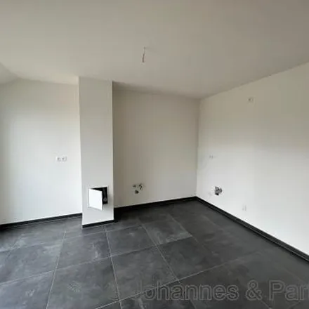 Rent this 5 bed apartment on Zwickauer Straße 111 in 01187 Dresden, Germany