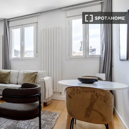 Rent this 1 bed apartment on Madrid in Sanz, Gran Vía