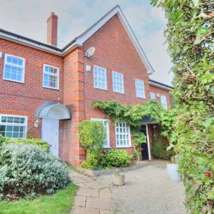 Rent this 4 bed duplex on Dukes Wood Avenue in Gerrards Cross, SL9 7DW