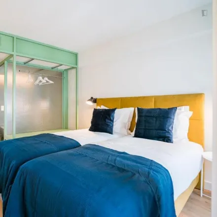 Rent this 9 bed room on Guest House Lisbon in Ciclovia da Avenida Fontes Pereira de Melo 3, 1050-116 Lisbon