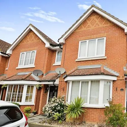 Buy this 3 bed townhouse on Whitewillow Close in South Willesborough, TN24 0SB