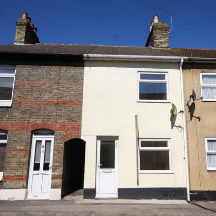 Rent this 3 bed townhouse on 13 Bassett Road in Sittingbourne, ME10 1JR
