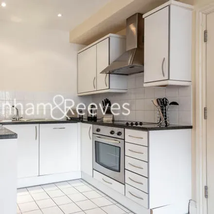 Rent this 1 bed room on 11 West Smithfield in London, EC1A 9JR