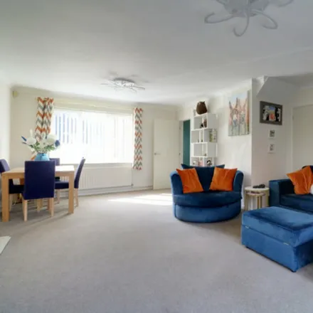 Image 5 - Prince Philip Drive, Barton-upon-Humber, DN18 6AZ, United Kingdom - House for sale