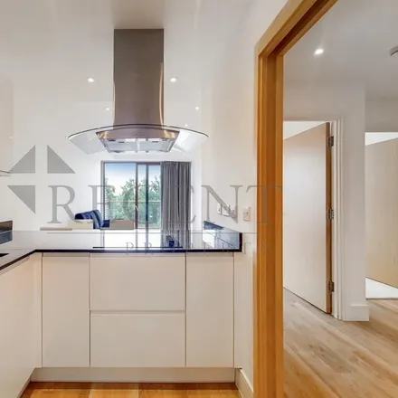 Image 4 - George View House, 36 Knaresborough Drive, London, SW18 4GT, United Kingdom - Apartment for rent