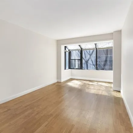 Image 8 - 340 EAST 74TH STREET 1G in New York - Apartment for sale