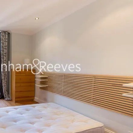 Image 7 - 16 Queen's Gate Place, London, SW7 5JN, United Kingdom - Apartment for rent