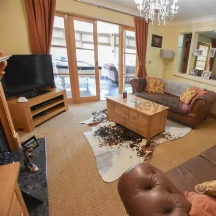 Image 3 - Pickard Crescent, Sheffield, S13 8EY, United Kingdom - House for sale