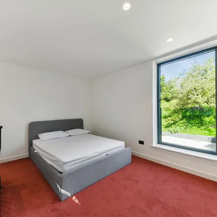Rent this 1 bed apartment on Gifford Street in London, N1 0GN