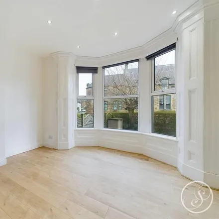 Image 6 - Back Cheltenham Mount, Harrogate, HG1 5JP, United Kingdom - Apartment for rent