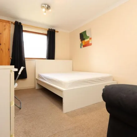 Rent this 4 bed apartment on Sovereign House in 227 Marsh Wall, Cubitt Town