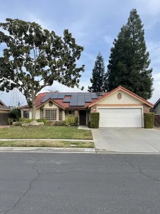 Buy this 3 bed house on 319 McKelvy Avenue in Clovis, CA 93611