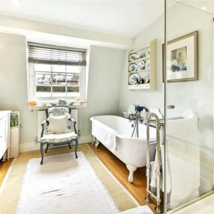 Image 5 - 11 Halsey Street, London, SW3 2QE, United Kingdom - Townhouse for rent