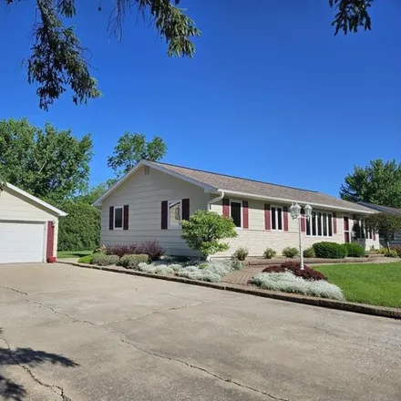 Buy this 3 bed house on 936 1st Avenue Southeast in Oelwein, IA 50662