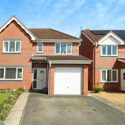 Buy this 4 bed house on 26 Cherry Tree Walk in Barlby, YO8 5XW