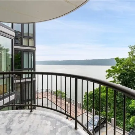 Image 7 - 2521 Palisade Avenue, New York, NY 10463, USA - Condo for sale